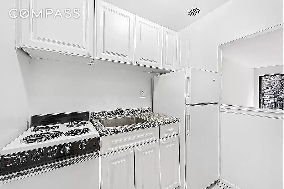 221 E 82nd St #1B - Photo 4 of 5