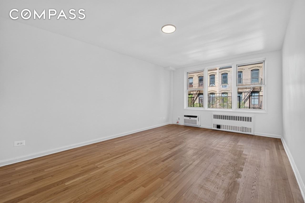 150 E 30th St #5D - Photo 2 of 15