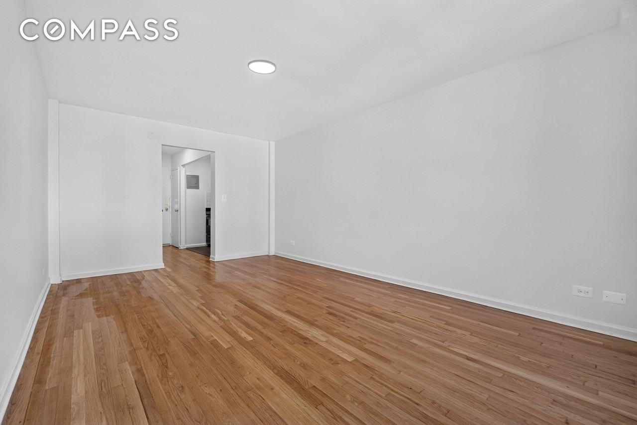 150 E 30th St #5D - Photo 4 of 15