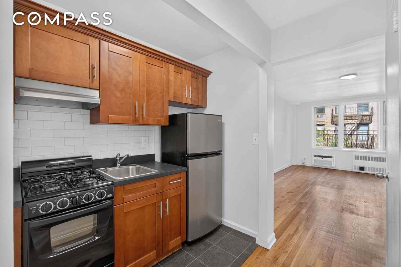 150 E 30th St #5D - Photo 5 of 15