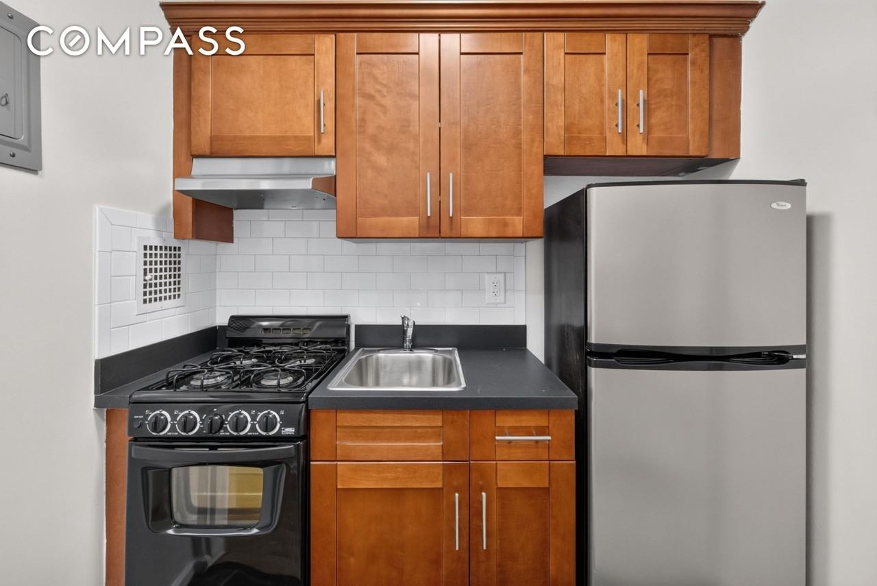 150 E 30th St #5D - Photo 6 of 15