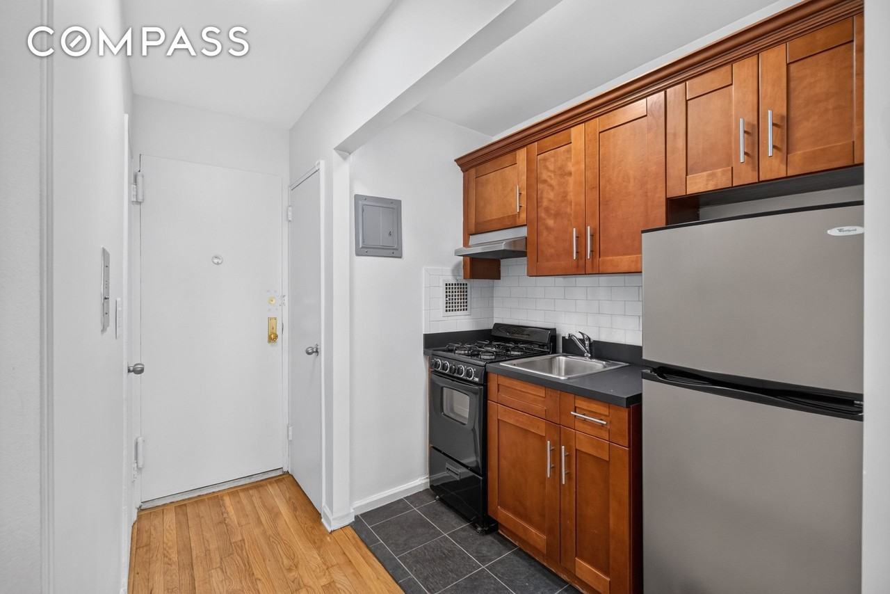150 E 30th St #5D - Photo 7 of 15