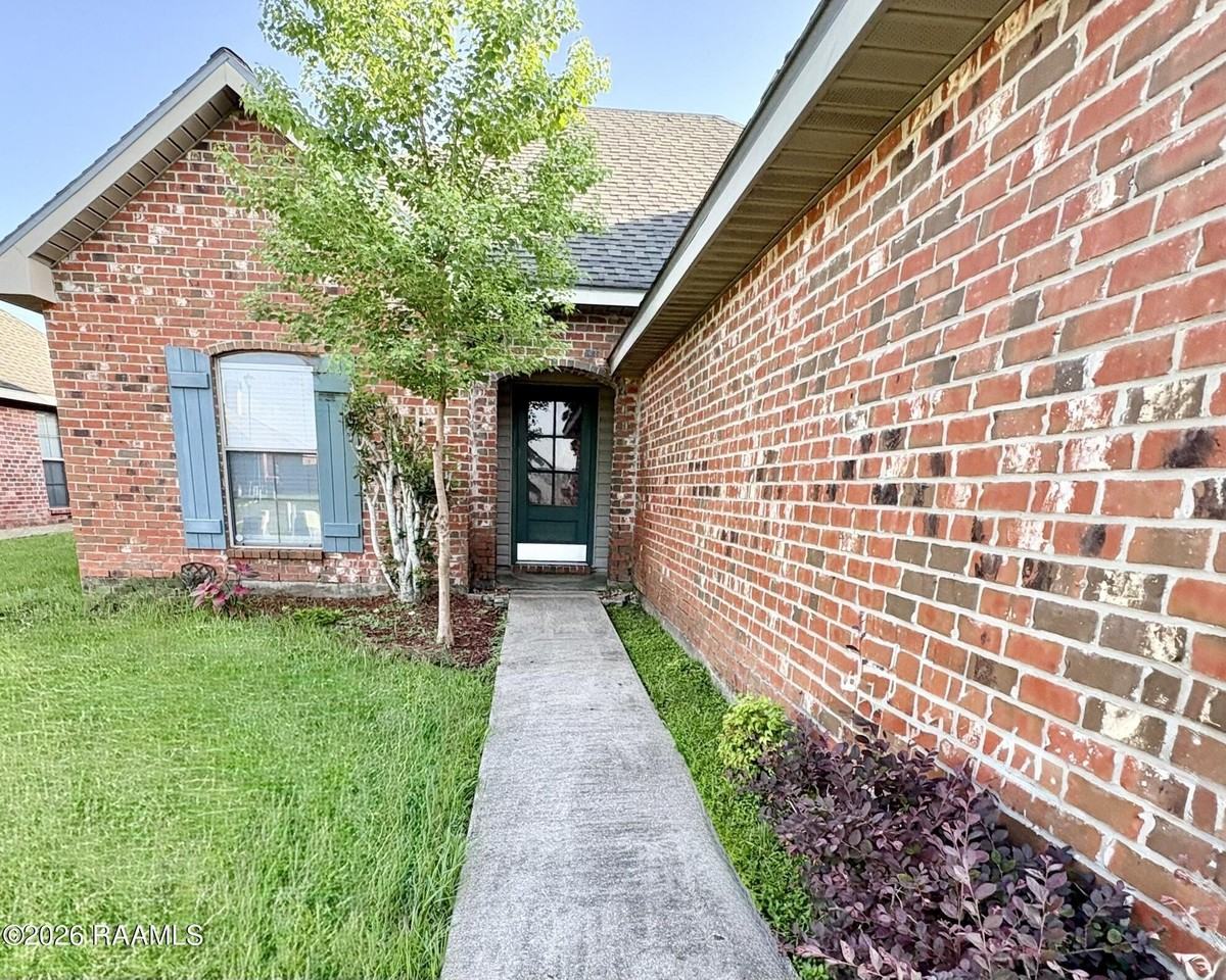 121 Troubadore Dr - Photo 3 of 24