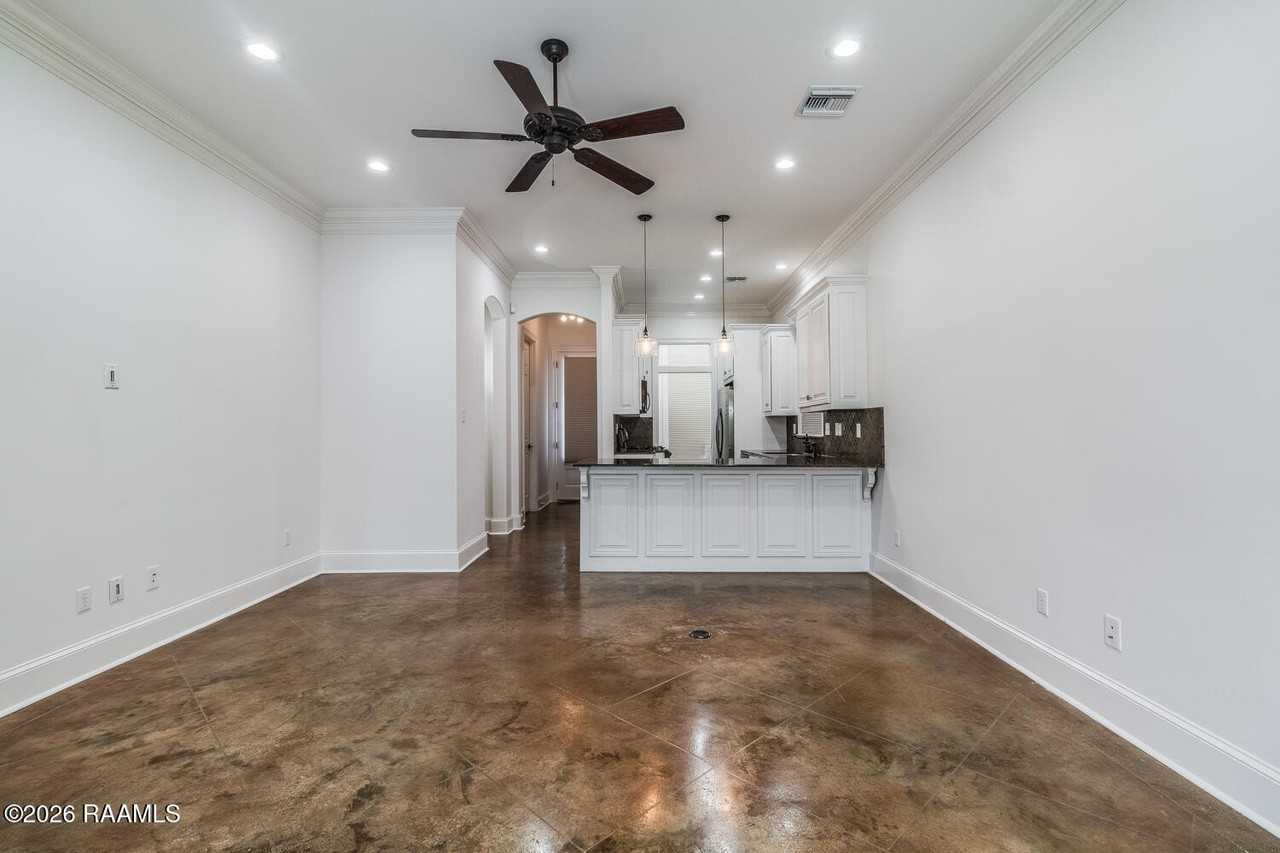 313 Waterview Rd - Photo 3 of 20