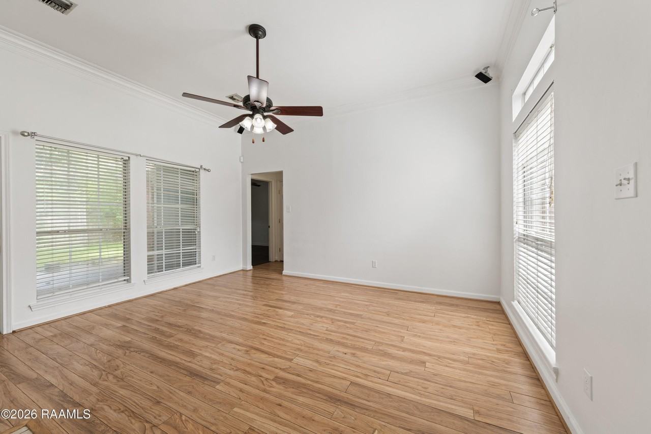 104 Bismark Dr - Photo 3 of 23