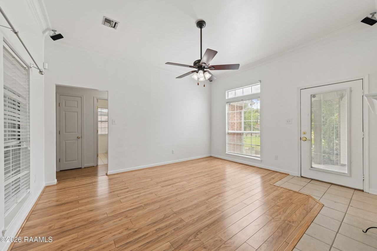 104 Bismark Dr - Photo 4 of 23