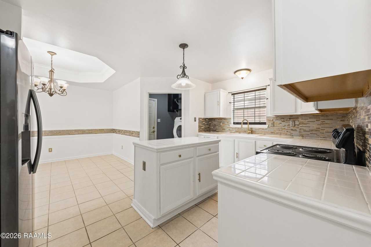 104 Bismark Dr - Photo 6 of 23