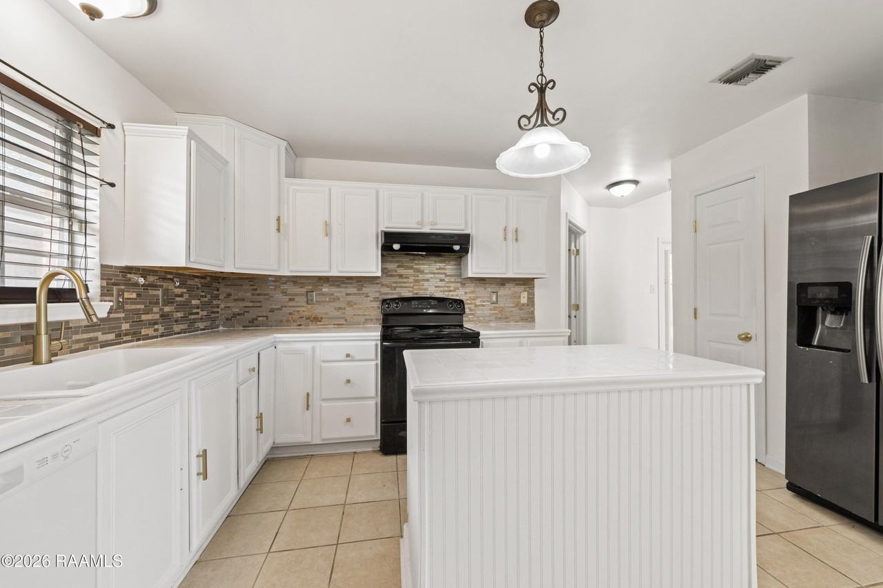 104 Bismark Dr - Photo 7 of 23