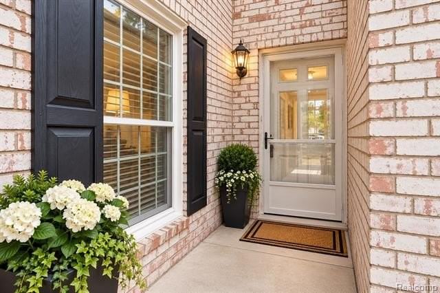 171 Manor Way - Photo 4 of 50