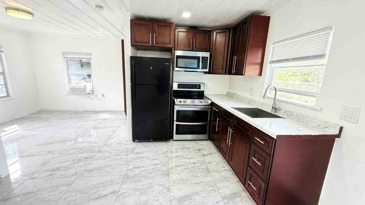 512 Se 21st Ave #B - Photo 2 of 7