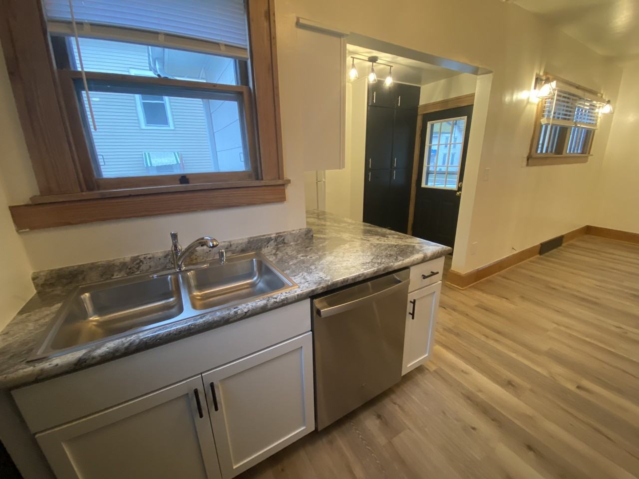 502 E Davenport St - Photo 2 of 27