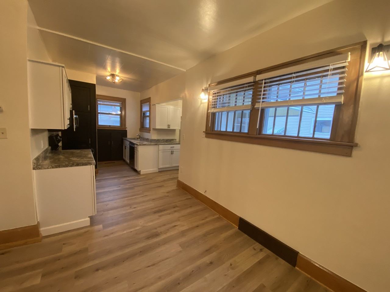 502 E Davenport St - Photo 6 of 27
