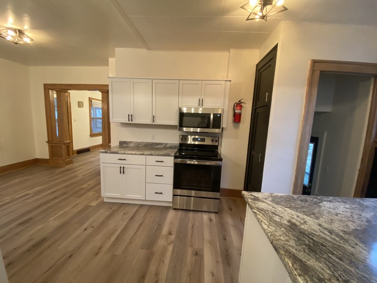 502 E Davenport St - Photo 7 of 27