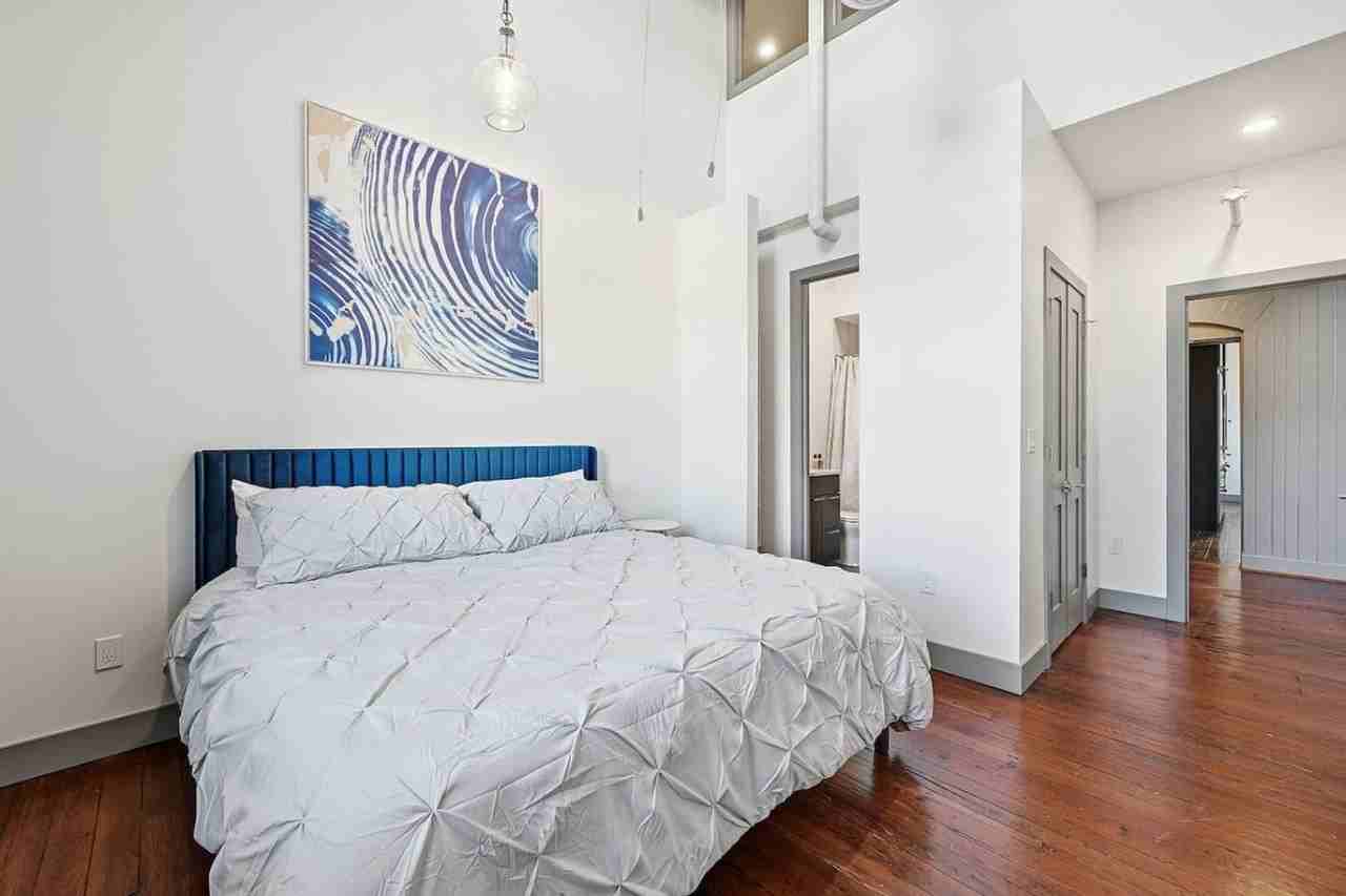 222 W 15th St #1642317P - Photo 6 of 43