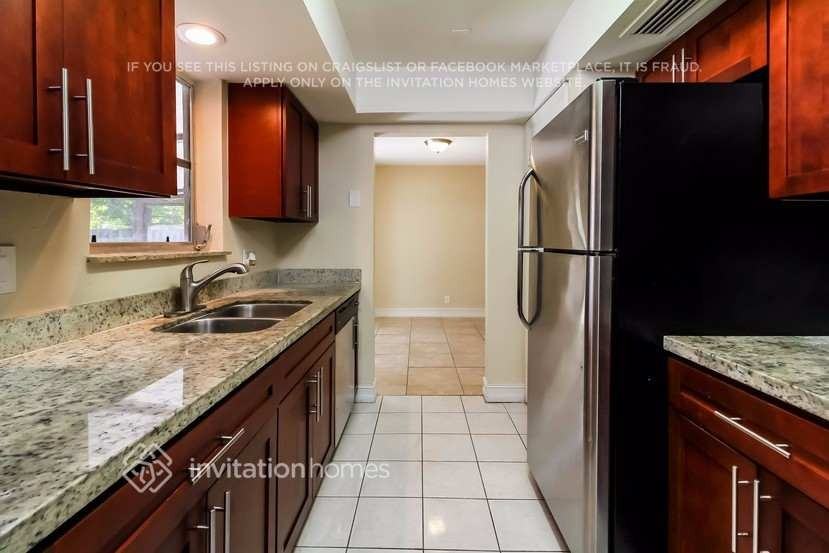 7010 Sw 24th St - Photo 3 of 23