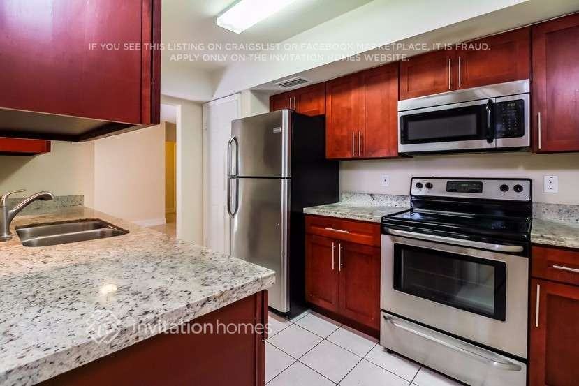 7010 Sw 24th St - Photo 4 of 23