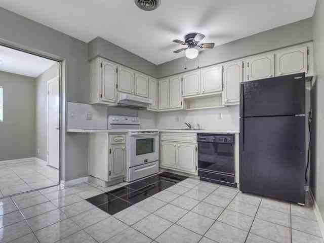 1300 Alho Drive - Photo 2 of 8