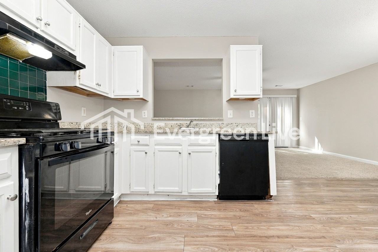 3653 Silver Springs Ct - Photo 6 of 10