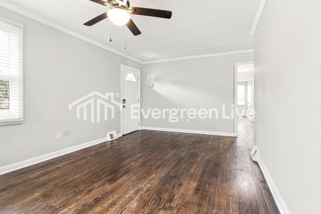 606 Pine Creek Dr - Photo 3 of 15