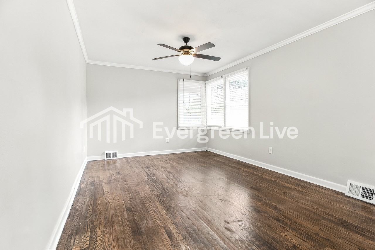 606 Pine Creek Dr - Photo 4 of 15