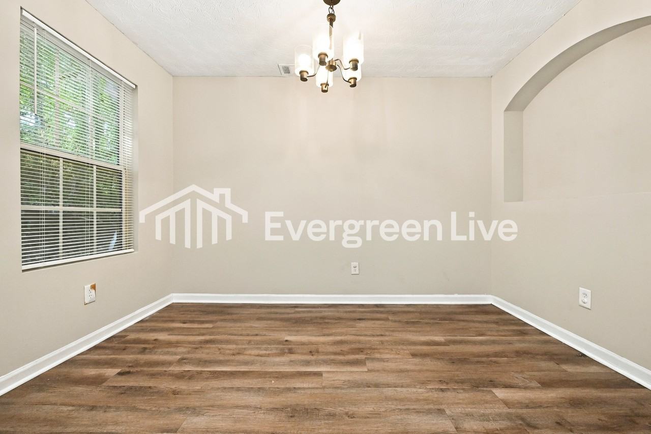 1535 Eastern Sunrise Ln - Photo 2 of 9