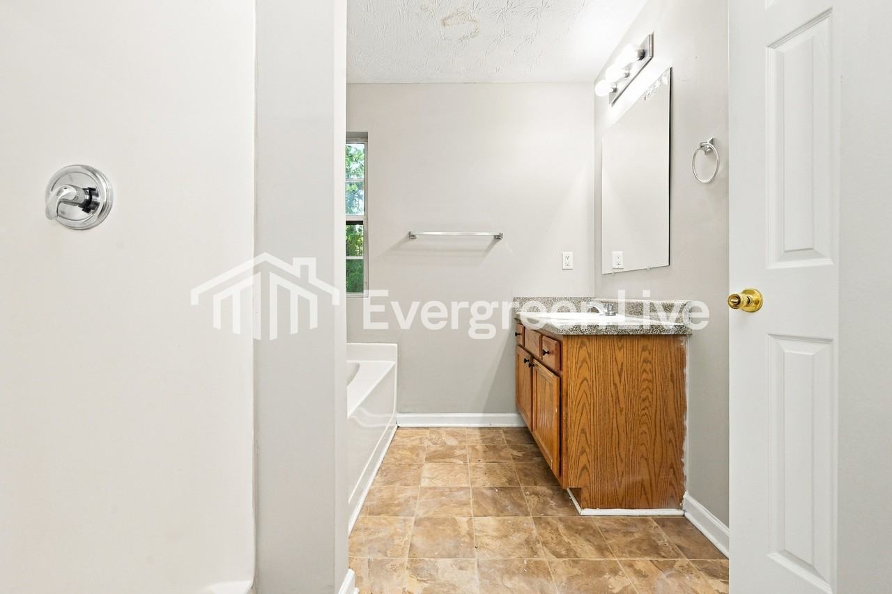 1535 Eastern Sunrise Ln - Photo 4 of 9
