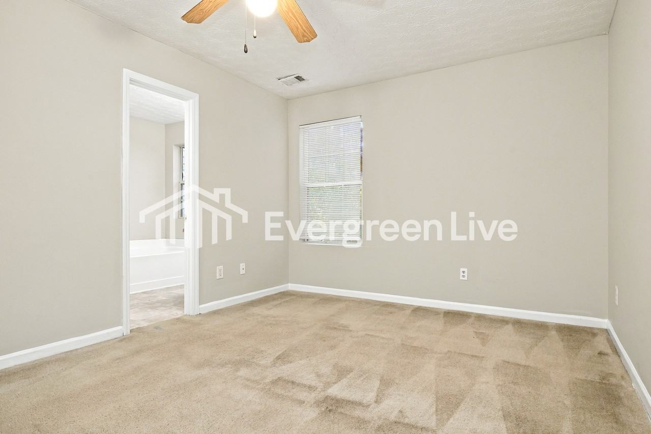 1535 Eastern Sunrise Ln - Photo 5 of 9