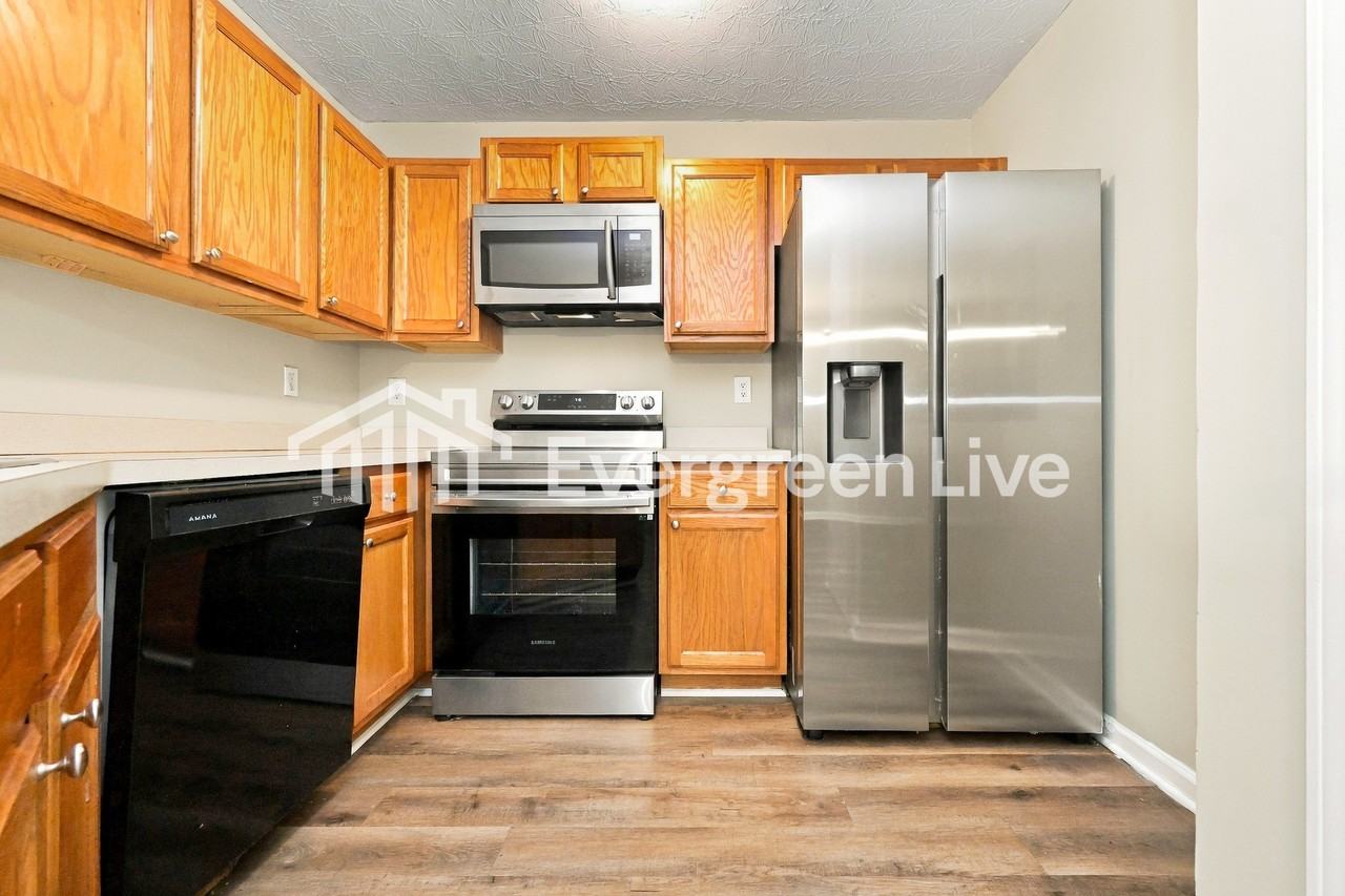 1535 Eastern Sunrise Ln - Photo 6 of 9