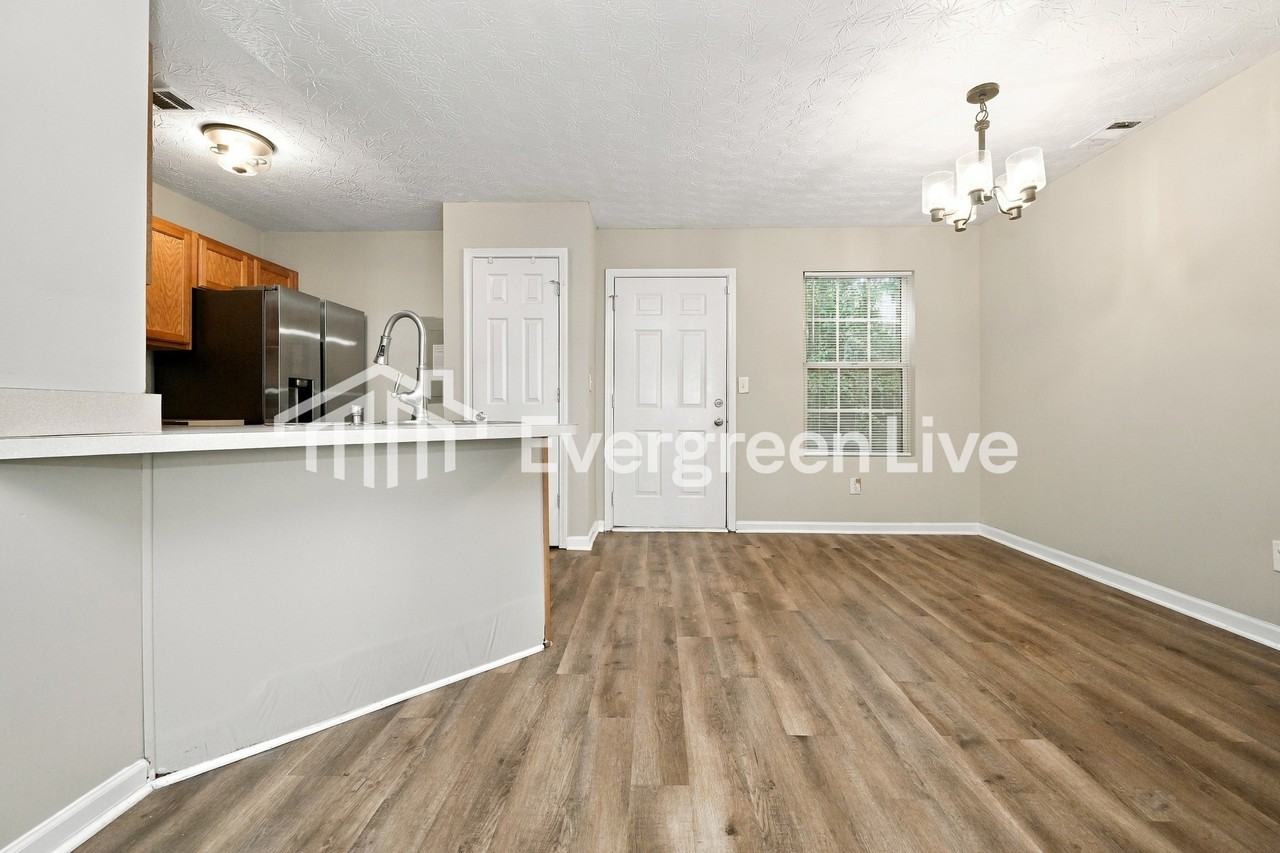 1535 Eastern Sunrise Ln - Photo 7 of 9