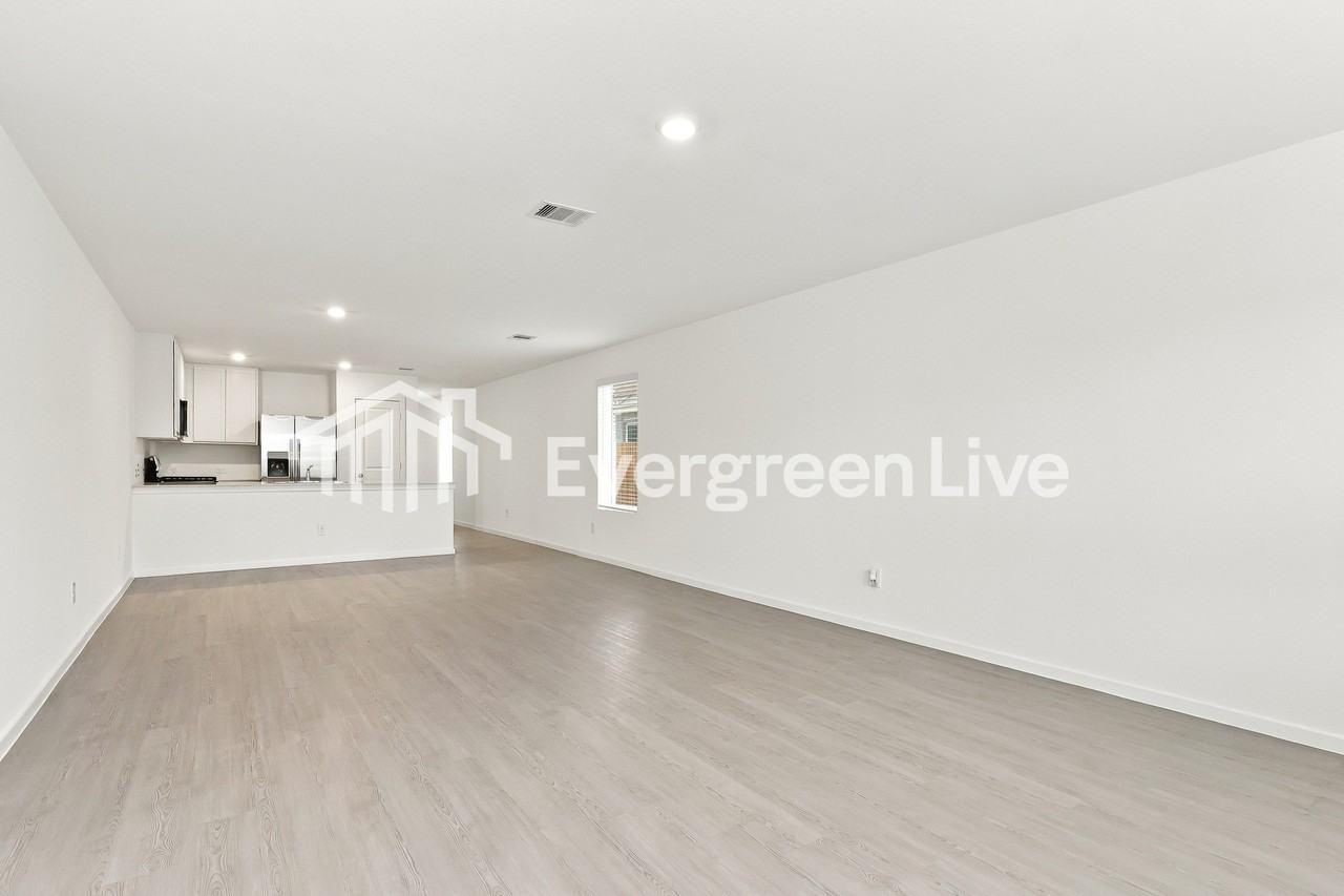 1539 Golden Iris Dr - Photo 5 of 15