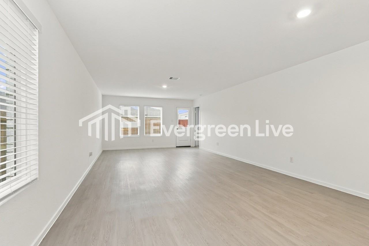 1539 Golden Iris Dr - Photo 7 of 15