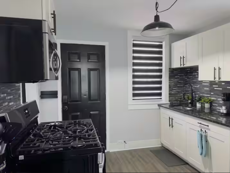 1404 E 47th St - Photo 3 of 16