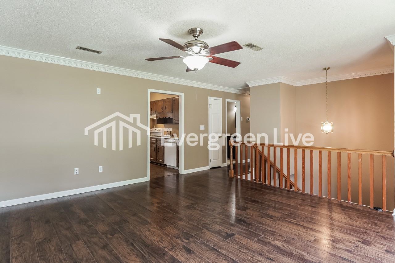 3011 Moonlight Ln - Photo 4 of 15
