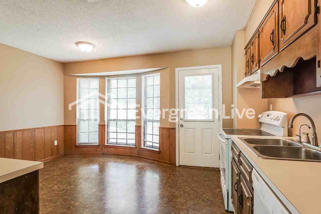 3011 Moonlight Ln - Photo 6 of 15