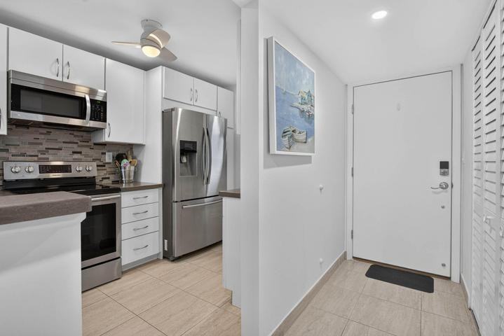 1391 South Ocean Boulevard - Photo 6 of 8