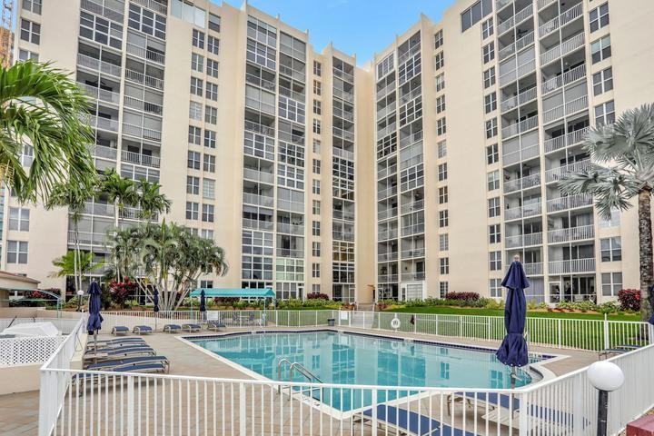 1391 South Ocean Boulevard - Photo 2 of 8