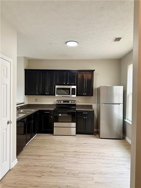 4153 Park Chase Dr - Photo 4 of 24