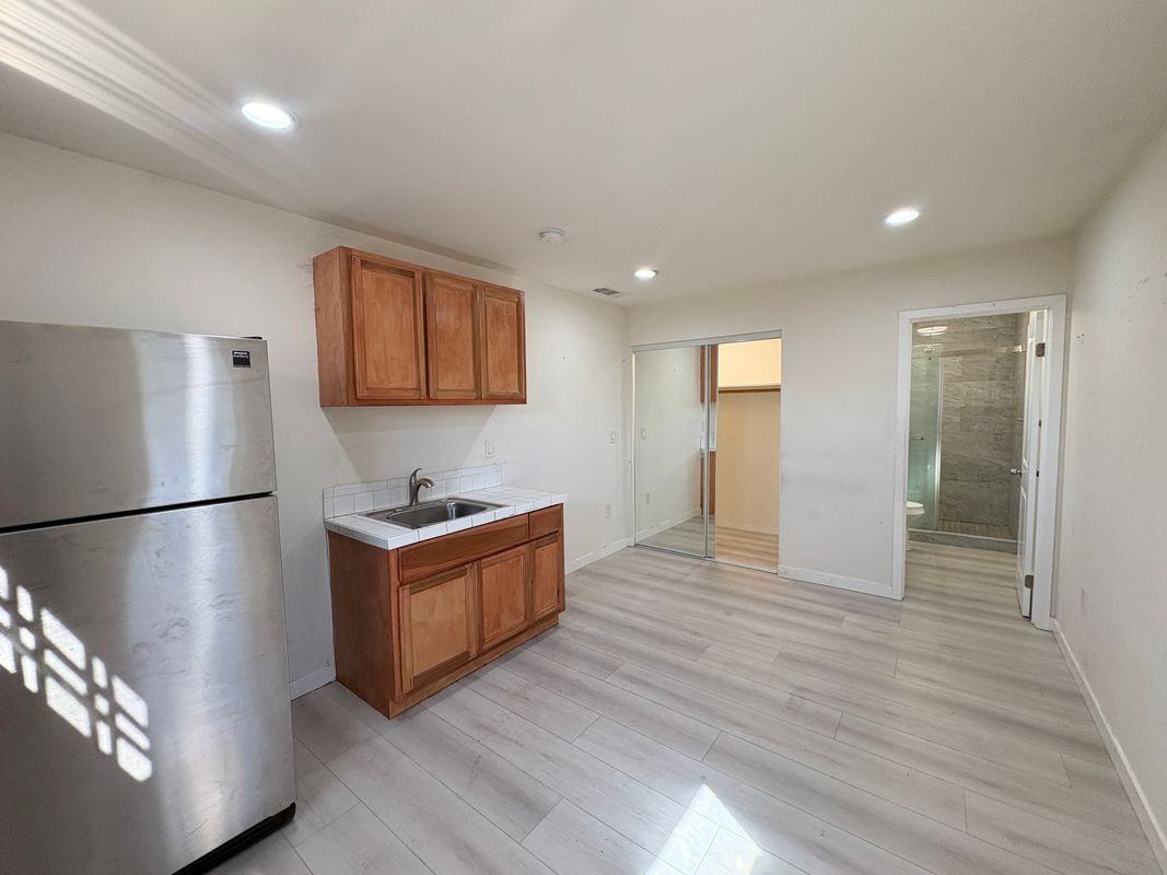 324 E 236th St - Photo 3 of 4