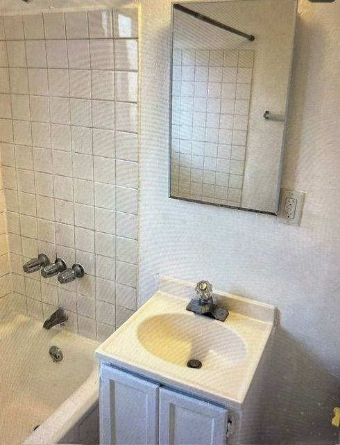 1336 W 218th St - Photo 4 of 5
