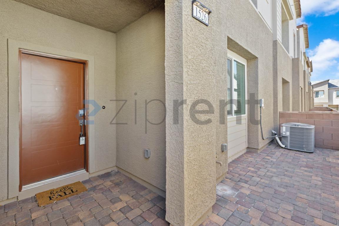 1526 Eva Crossing Pl - Photo 2 of 28