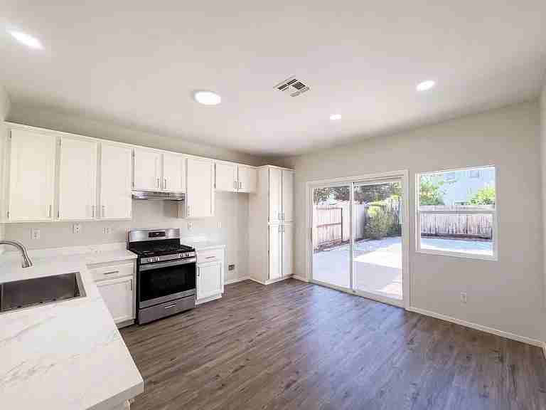 1570 Arcola Avenue - Photo 2 of 11