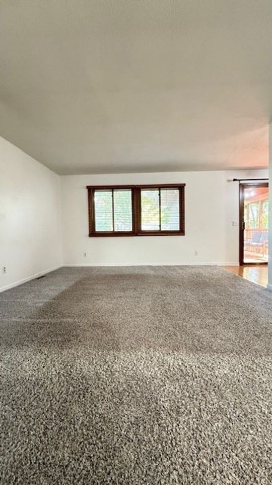 7608 Irving Ave N - Photo 5 of 20