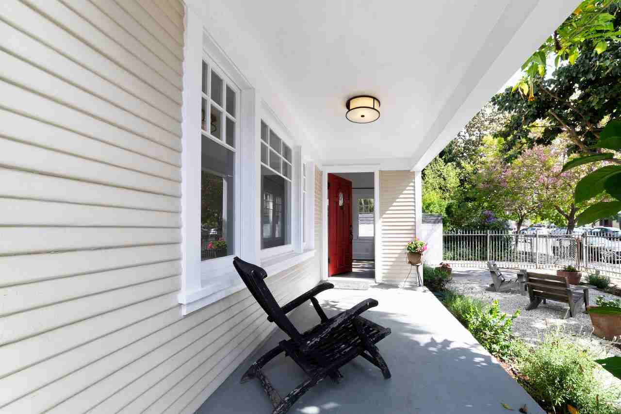 321 N Heliotrope Dr - Photo 3 of 31