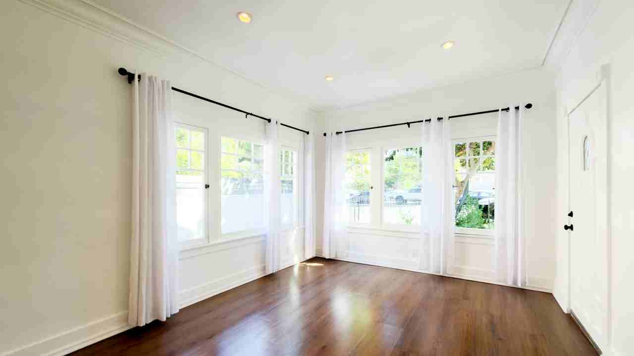 321 N Heliotrope Dr - Photo 4 of 31