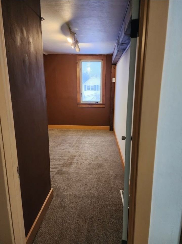 158 Jackson Ave - Photo 4 of 16