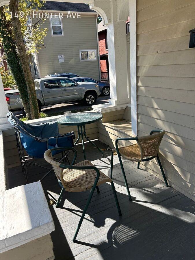 1497 Hunter Ave - Photo 2 of 5