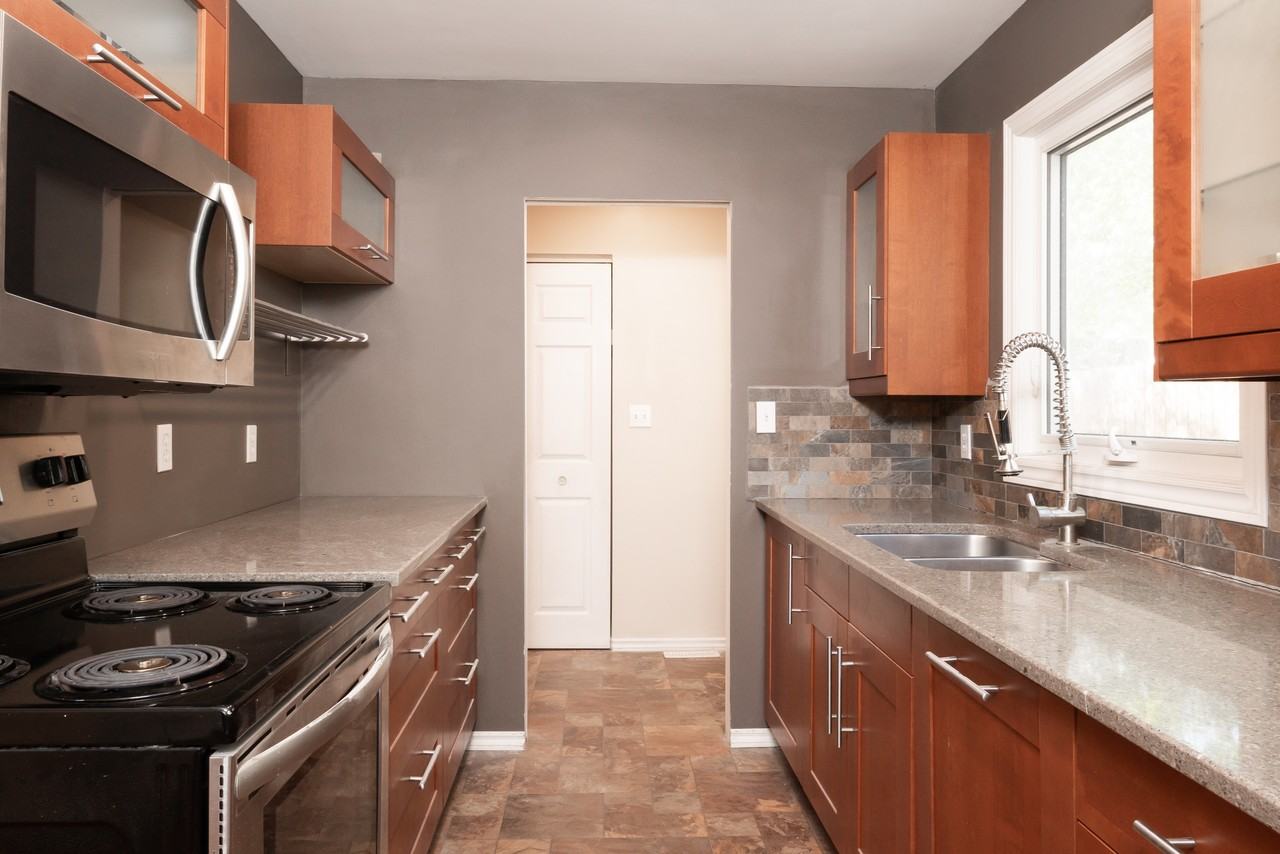 834 Mcmeans Ave E - Photo 5 of 29