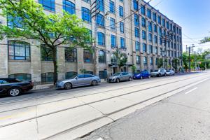 featured image of 993 Queen St W