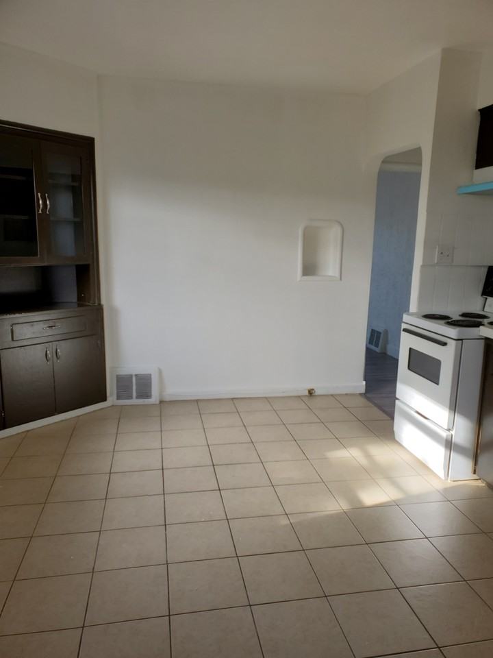 422 Delta Avenue - Photo 2 of 7