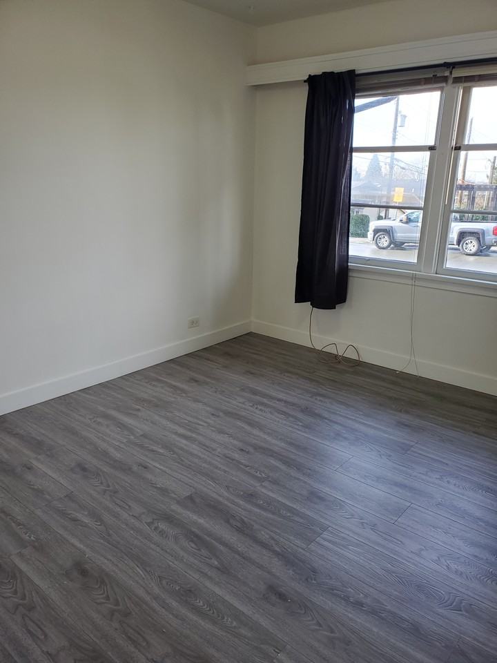 422 Delta Avenue - Photo 3 of 7